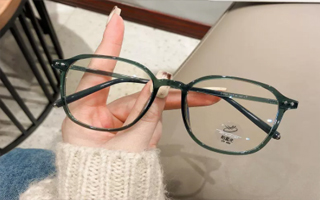  ,孩子学生防控眼镜镜片选哪种比较好？